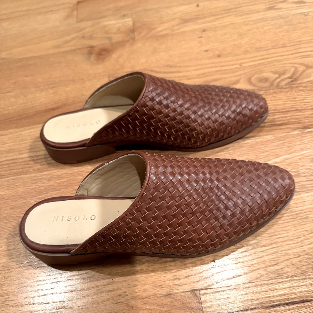 Nisolo Ama Woven Mule in Brandy Size 8